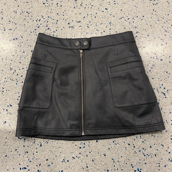 Free People Women's Faux Leather Mini Skirt Black High Rise A Line - Size 4 - Picture 2 of 10